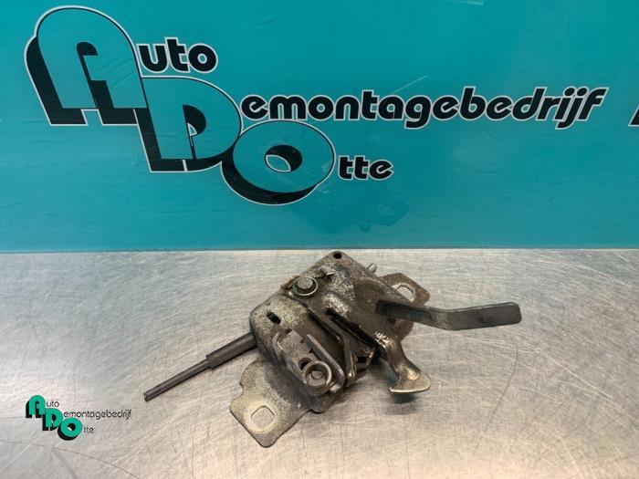 Mécanique de verrouillage capot d'un Renault Kangoo (Kangoo, Autos : Pièces & Accessoires, Renault, -, 3 mois de garantie, Utilisé