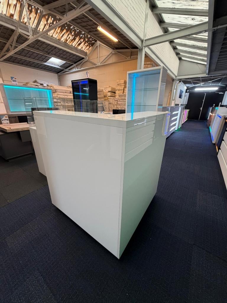 RECEPTIE TOONBANK BALIE, Ophalen