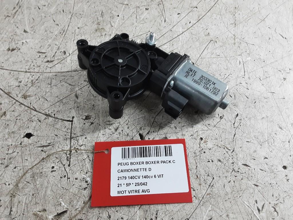 MOTEUR LEVE VITRE ELECTRIQUE AVANT GAUCHE Boxer (U9), Autos : Pièces & Accessoires, Gauche, Mevr. I. Hauben, Utilisé, Rue de l'Espoir 34 34
4030  GRIVEGNÉE, BE