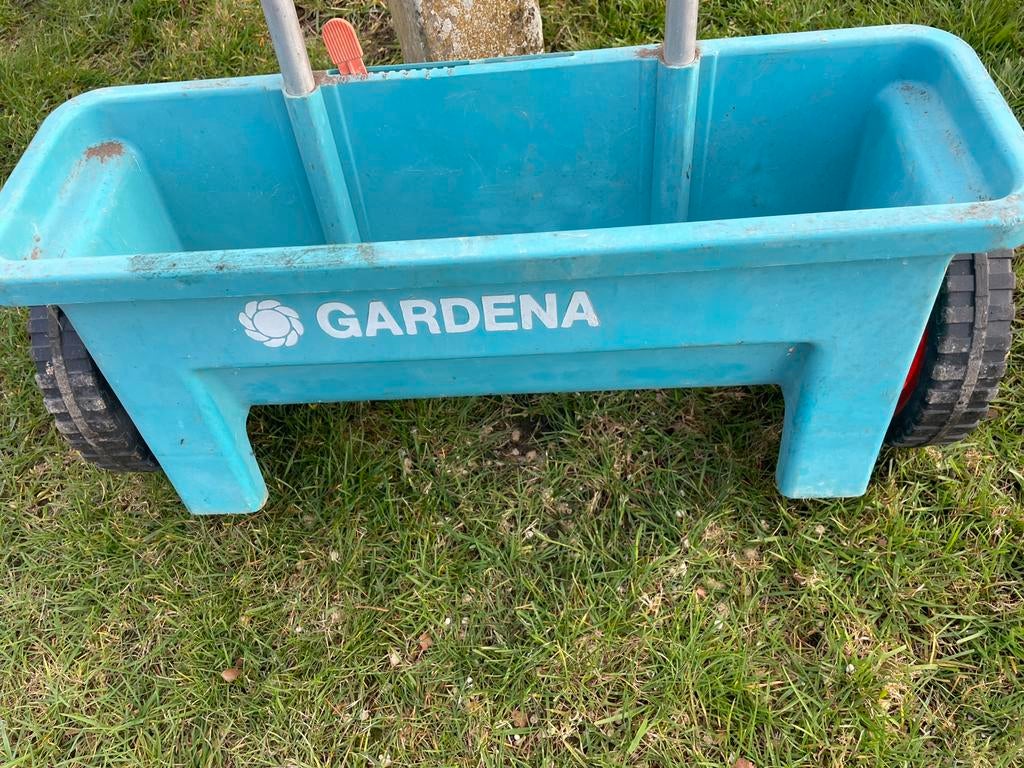 Gras dozering Gardena  strooiwagen, Ophalen, Zo goed als nieuw