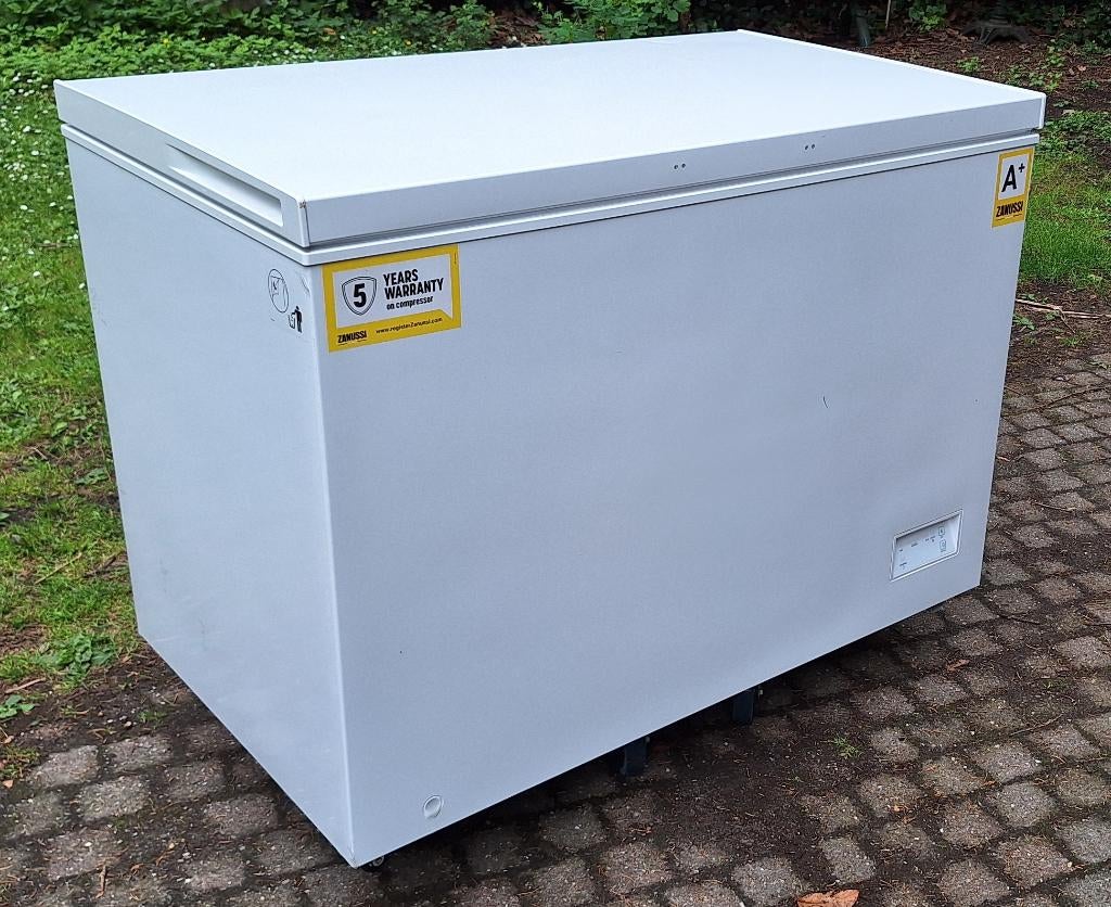 Boîte/caisse de congélation ZANUSSI 308 ltr A+, Electroménager, Congélateur, Classe énergétique A ou plus économe, Comme neuf