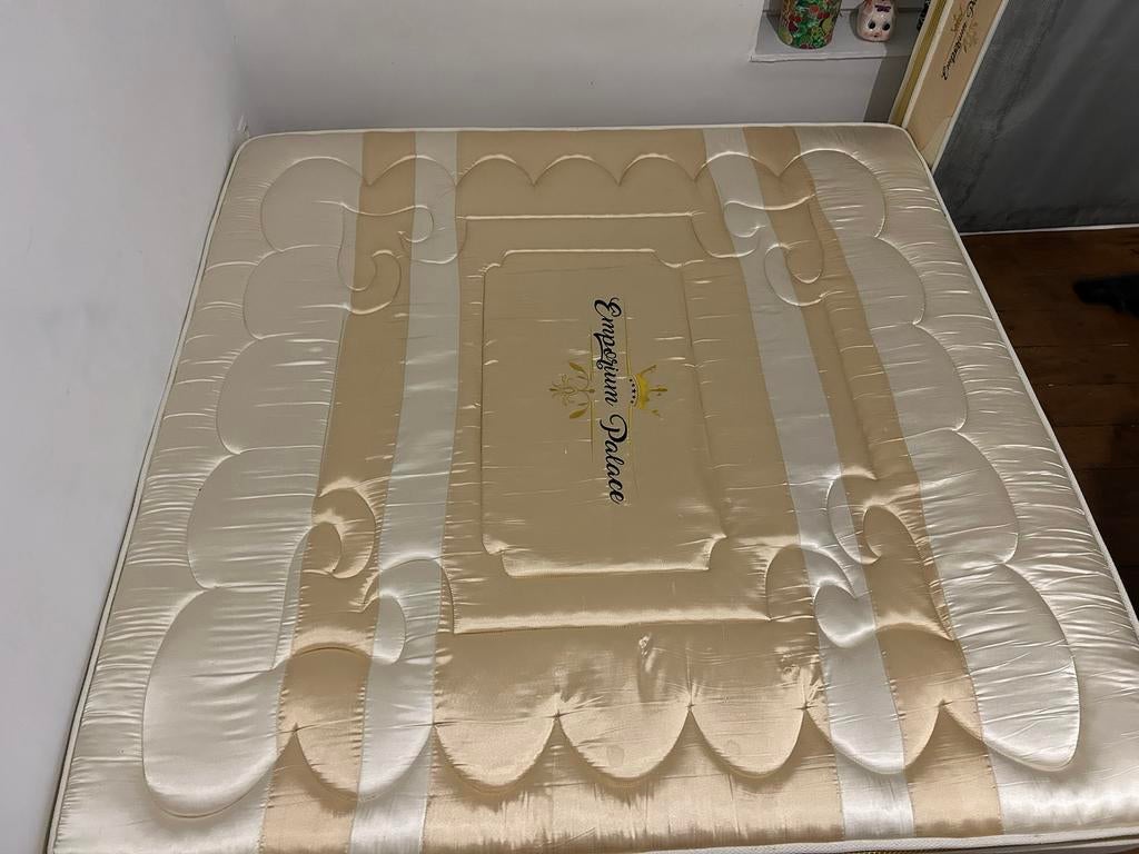 140x200 matelas de tres bonne qualite, Maison & Meubles, Chambre à coucher | Matelas & Sommiers, Enlèvement, Comme neuf, Matelas