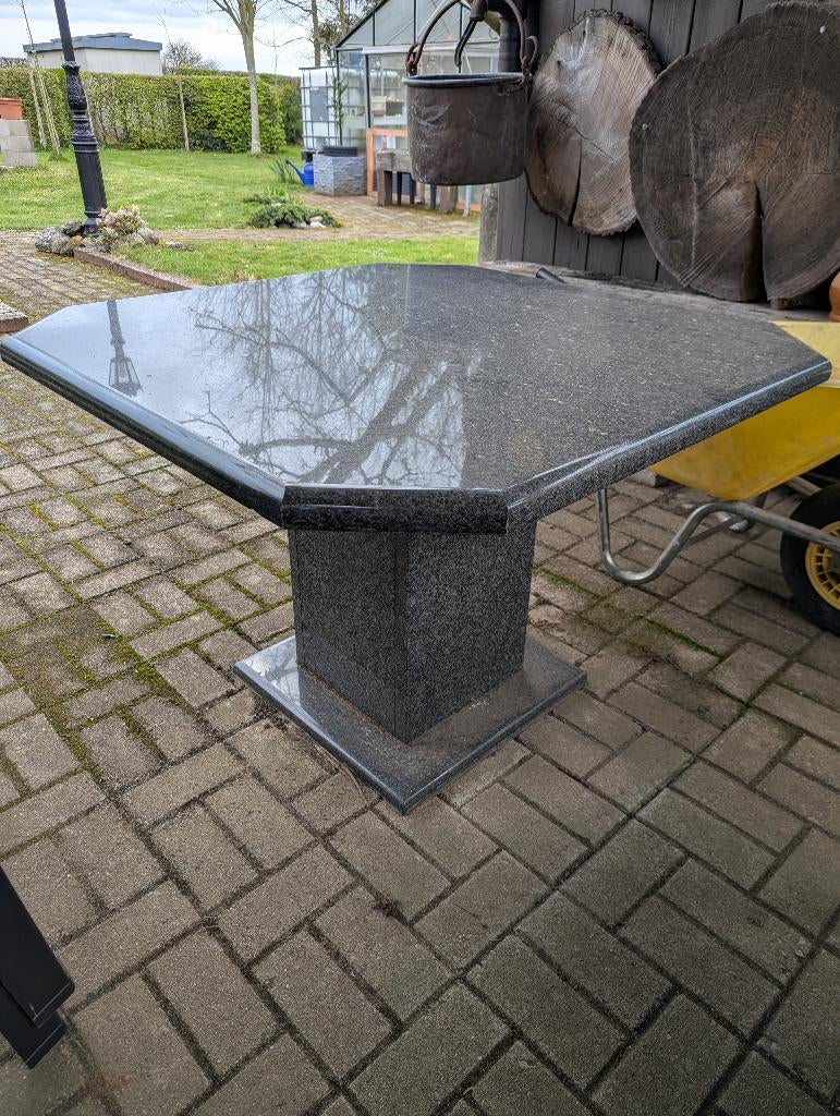 Tuintafel in massief graniet, Tuin en Terras, Ophalen, Zo goed als nieuw, Vierkant, Overige materialen