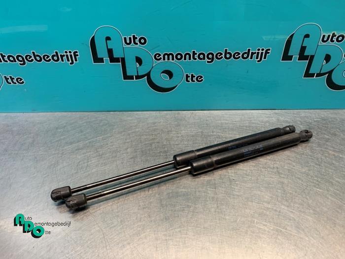 Set Gasdempers Achterklep van een Volkswagen Golf (Golf 09-), Auto-onderdelen, Carrosserie, Volkswagen, Gebruikt, 3 maanden garantie
