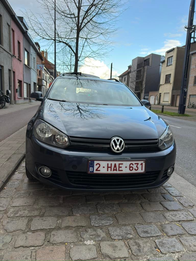 Volkswagen Golf VI Variant 1.6TDI AUTOMAAT PANODAK TREKHAAK, Auto's, Volkswagen, Euro 5, Beige, Parkeersensor, 5 deurs