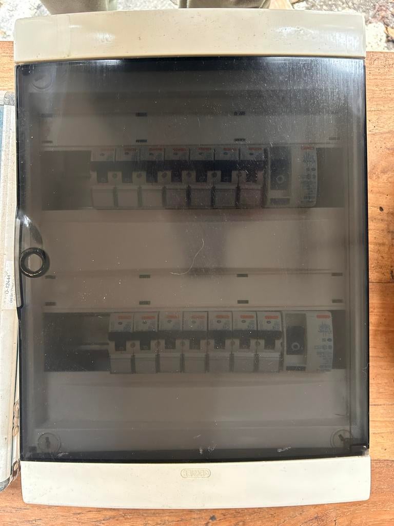 Tableau électrique complet avec disjoncteurs + différentiel, Enlèvement, Utilisé