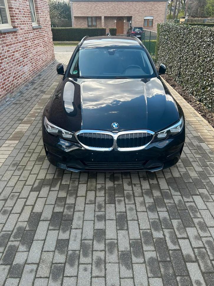 BMW 318iA (2021) Touring Automaat (Benzine) +40 opties!, Autos, Achat, Euro 6, Entretenue par le concessionnaire, Noir