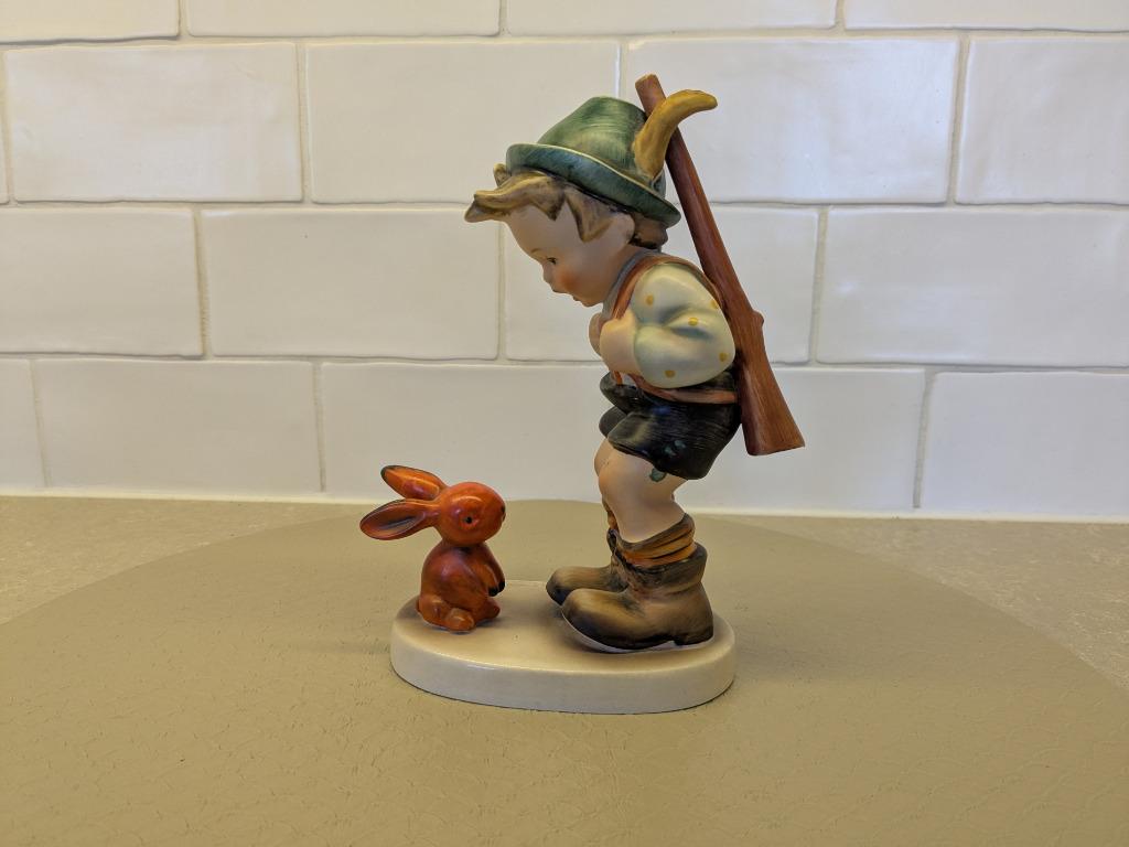 Hummel / Goebel beeld “jongen met haasje” – 19 cm, Ophalen of Verzenden