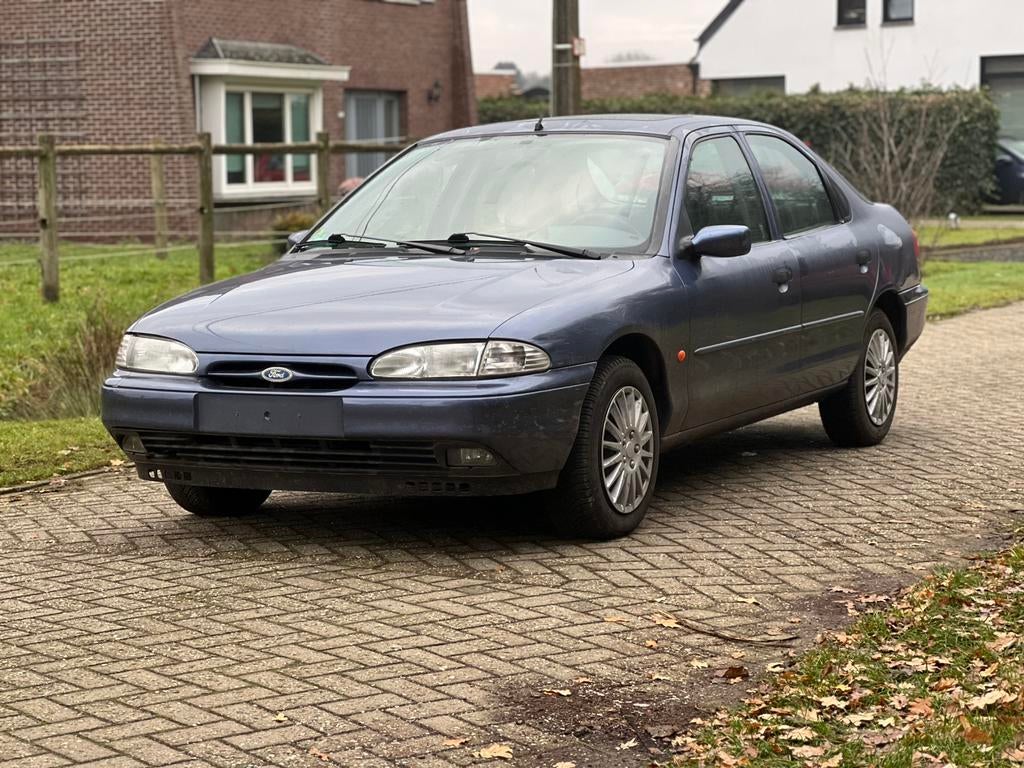 Ford Mondeo Benzine 1ste eigenaar 700€, Auto's, Ford, Mondeo, Bedrijf, 5 deurs, Handgeschakeld