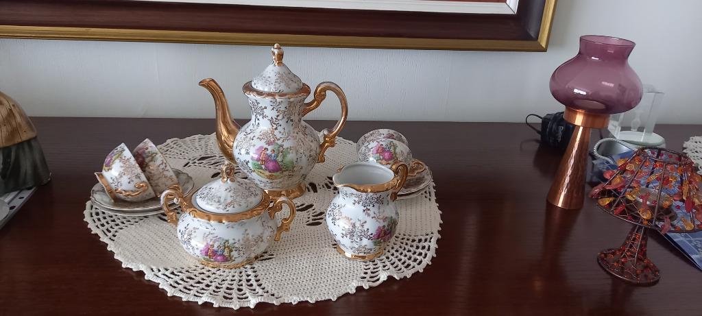 DECORATIEF MOKKA/THEE SERVIESJE met verguld goud, Ophalen, Zo goed als nieuw, Porselein, Overige stijlen