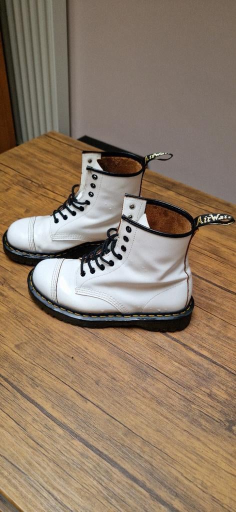 Dr. Martens wit maat 40 (weg wegens te groot), Ophalen, Wit, Lage of Enkellaarzen, Dr. Martens