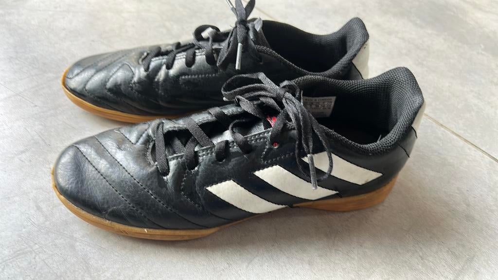Chaussures de football en salle taille 38 Adidas, Enlèvement ou Envoi, Comme neuf