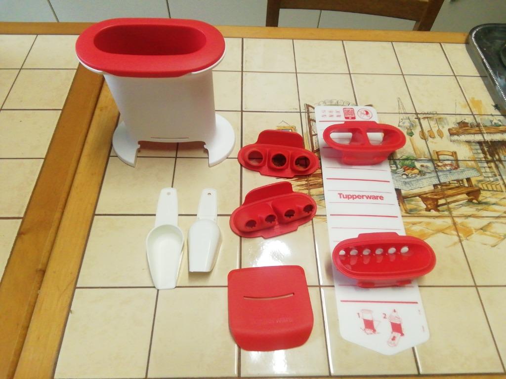 Tupperware crusty party multipresse à gnocchi et croquettes, Maison & Meubles, Cuisine| Tupperware, Neuf, Autres types, Rouge