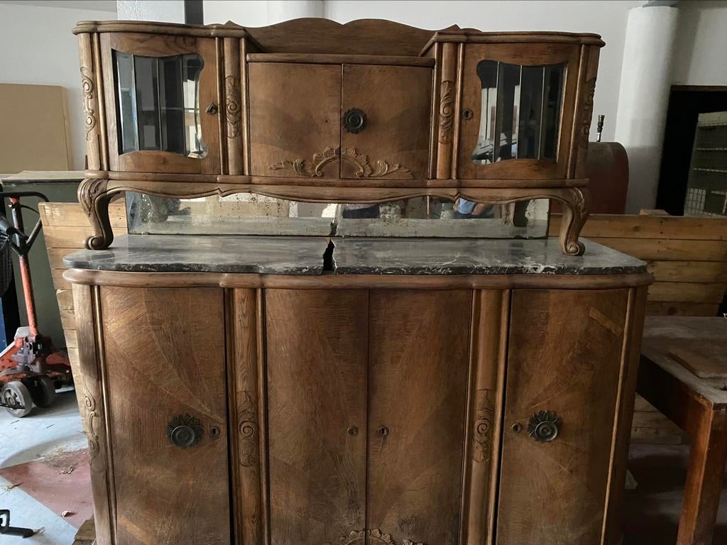 Armoire ancienne à maquiller, Enlèvement