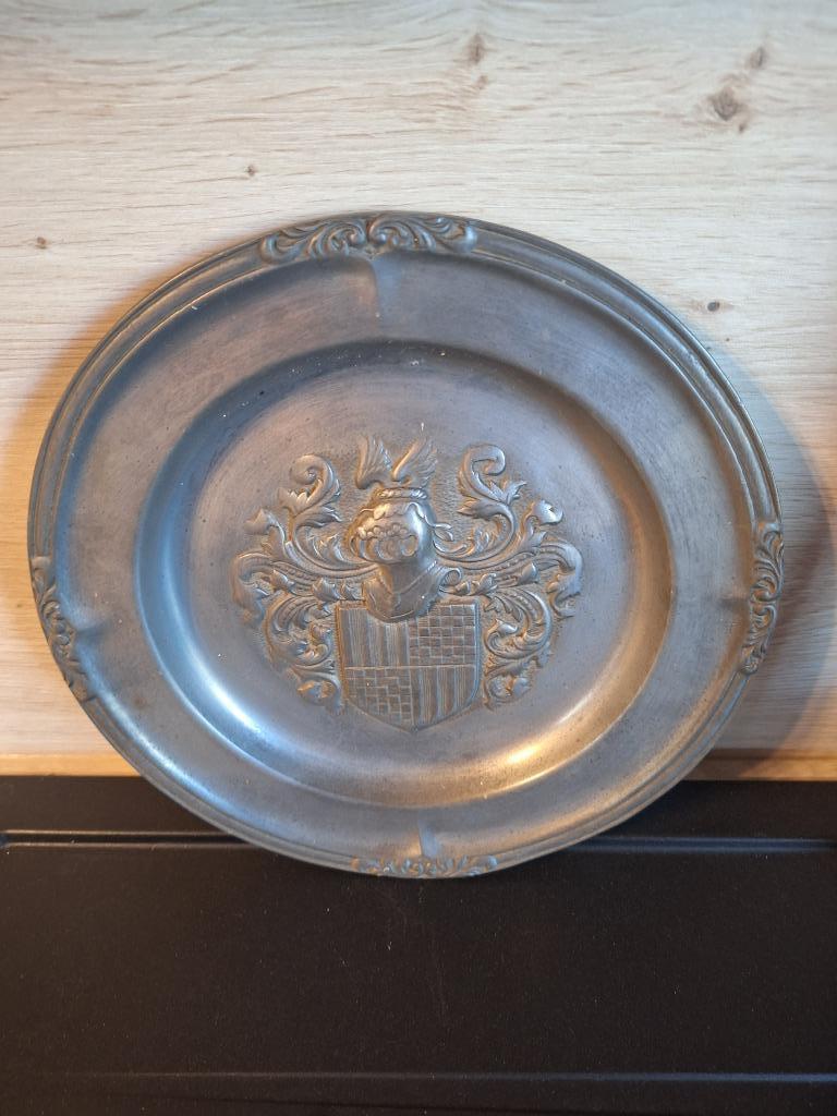 Assiette et sous verres en étain Posténiers Hutois, Enlèvement ou Envoi