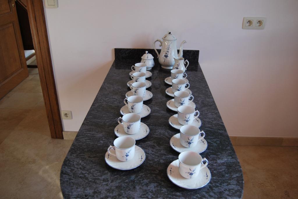 VILLEROY & BOCH  LUXEMBOURG. SERVICE A CAFE 12 PERSONNES, Antiquités & Art, Envoi