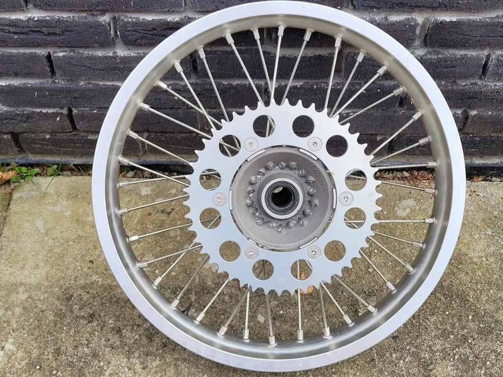 Aprilia RXV / SXV achterwiel 18", Ophalen of Verzenden, Gebruikt