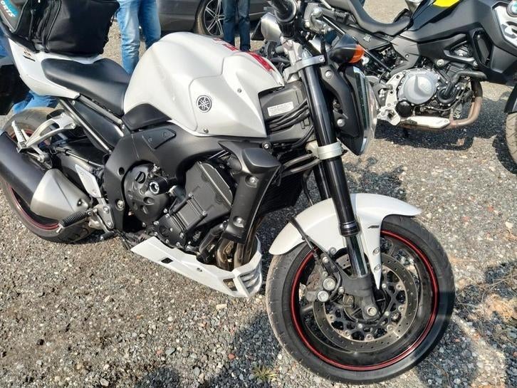 Yamaha FZ1 N (2008) - Entretien exclusif réseau, Motos, Particulier