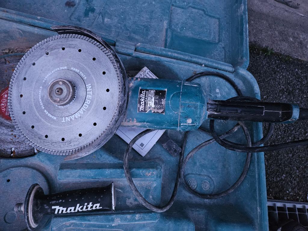Makita slijpschijf 230 mm met koffer en diamant schijf, Doe-het-zelf en Bouw, Gereedschap | Slijpmachines, Ophalen, Zo goed als nieuw