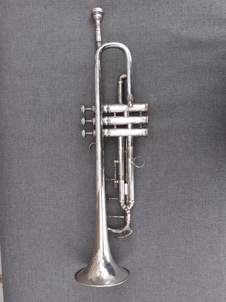 STRASSER trompet uit PARIS, Muziek en Instrumenten, Blaasinstrumenten | Trompetten, Ophalen of Verzenden, Gebruikt