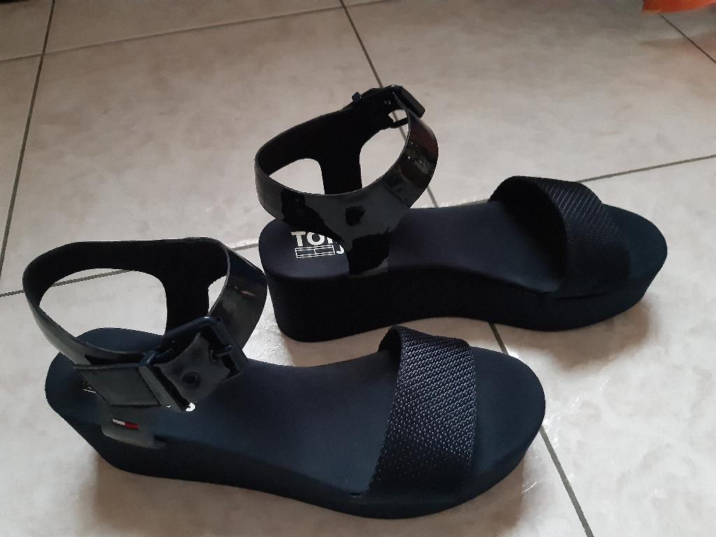Sandales noires ouvertes « Tommy Jeans » P 39, Ophalen, Zwart, Sandalen of Muiltjes, Zo goed als nieuw