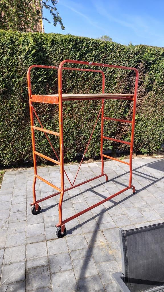 Steiger voor schilderwerk of hagen scheren, Ophalen