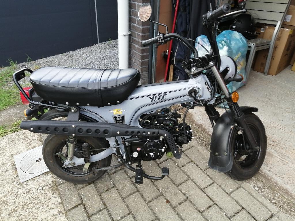 Bluroc Heritage Dax 50 euro 5 - Nardo Grey - Klasse B, Fietsen en Brommers, Ophalen, Zo goed als nieuw, 50 cc, Bluroc Heritage
