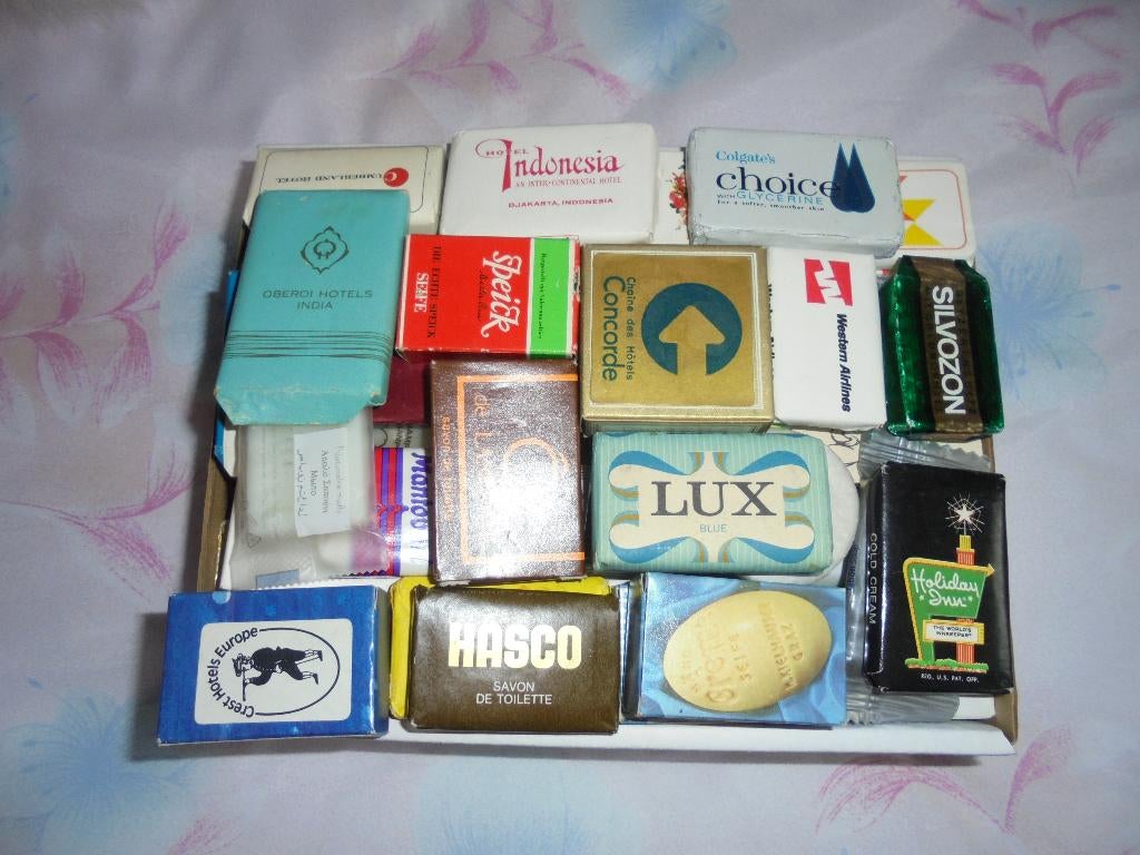 COLLECT. 140 MINI SAVONS tout pays - NEUF, Verzamelen, Overige Verzamelen, Ophalen, Nieuw