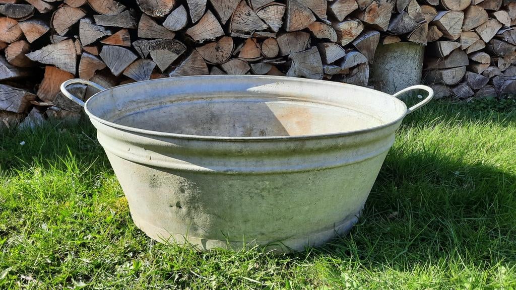 Grote zinken kuip/bad met gaatjes in bodem, Ophalen