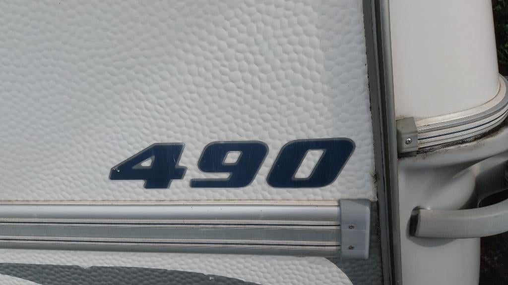 Caravan Fendt Safir 490, Vast bed, Rondzit, Schokbreker, 50 kg of minder