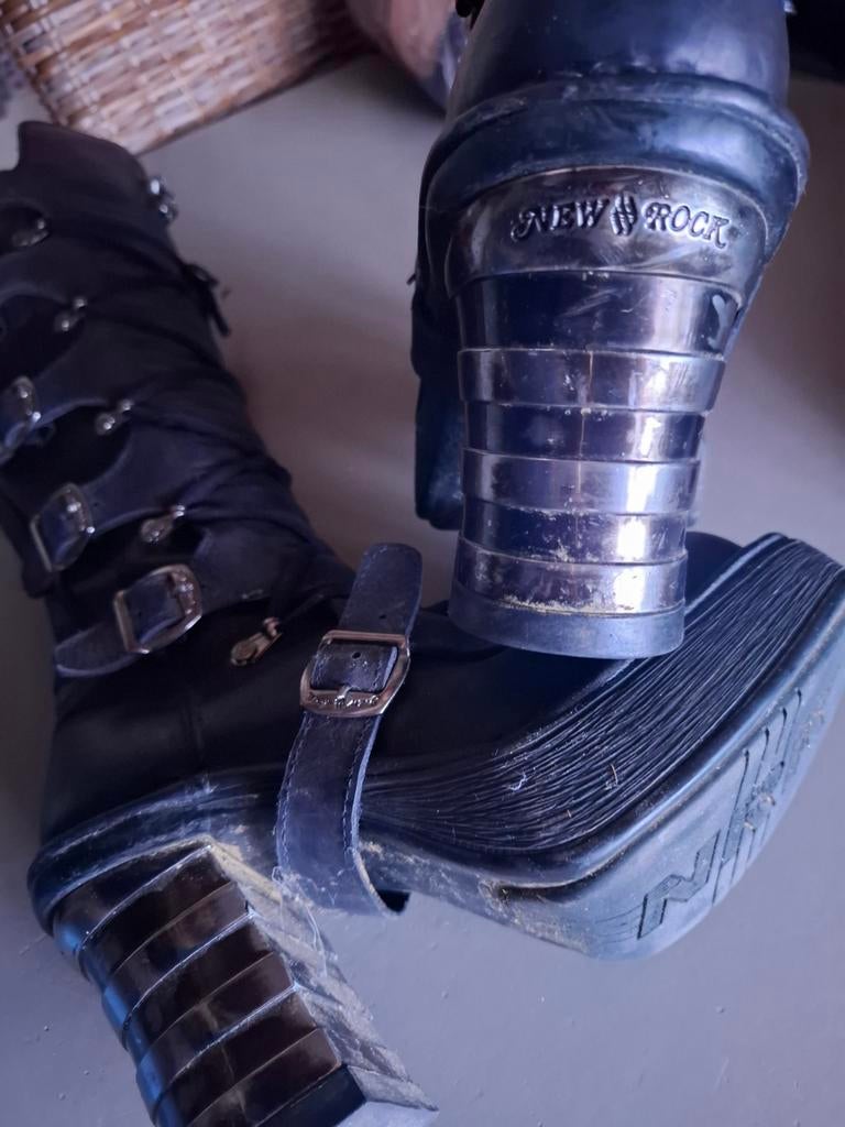 New Rock laarzen, Enlèvement