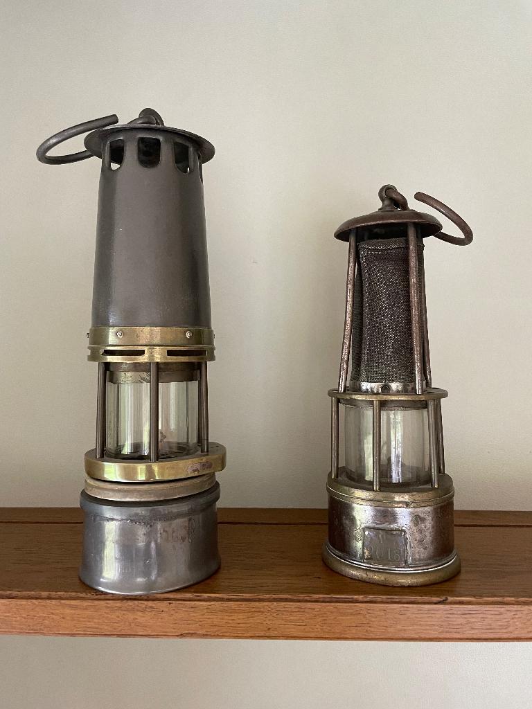 Twee mijn olielampen, Ophalen