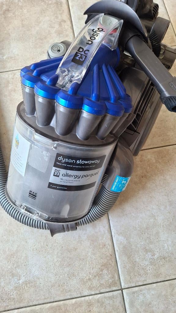 Aspirateur dyson, Aspirateur, Réservoir, Enlèvement, Utilisé