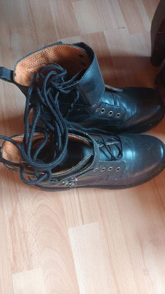 Bottine homme, Enlèvement