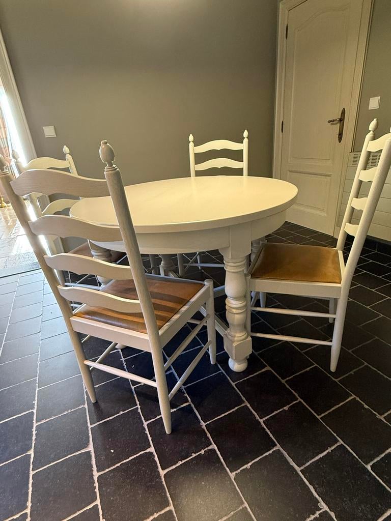 Table ronde en chêne diam 110 cm + 4 chaises - rural, Maison & Meubles, Enlèvement, Comme neuf