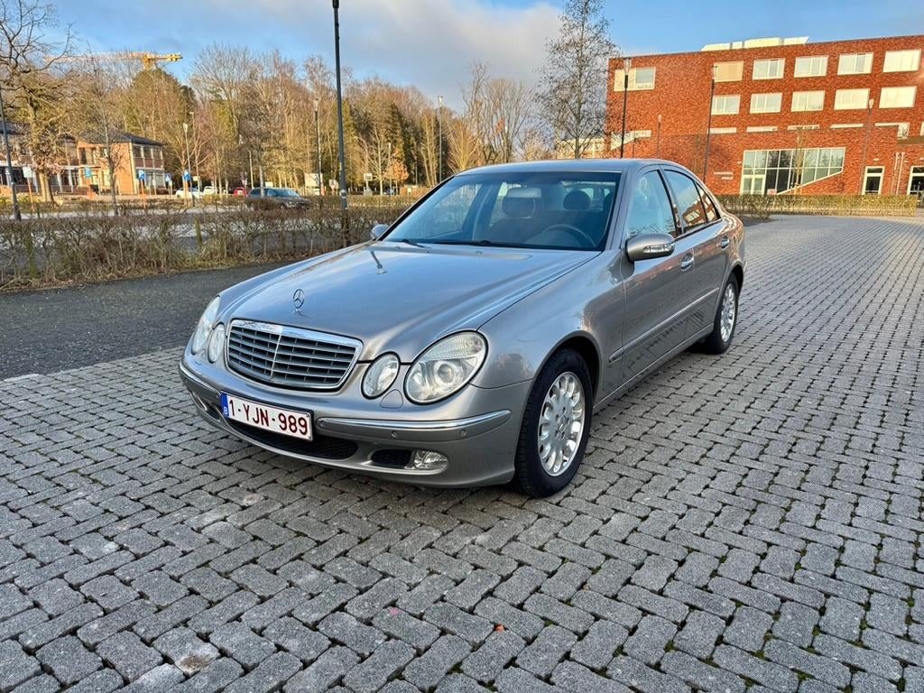 Mercedes E 200 CDI Élégance première main carnet d'entretien, Autos, 90 kW, Achat, 4 portes, Entretenue par le concessionnaire