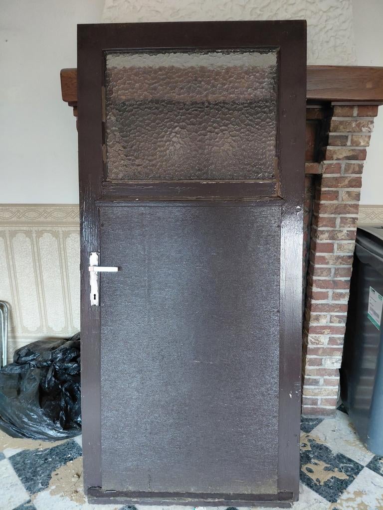 Stevige houten deur met kathedraalglas, Enlèvement