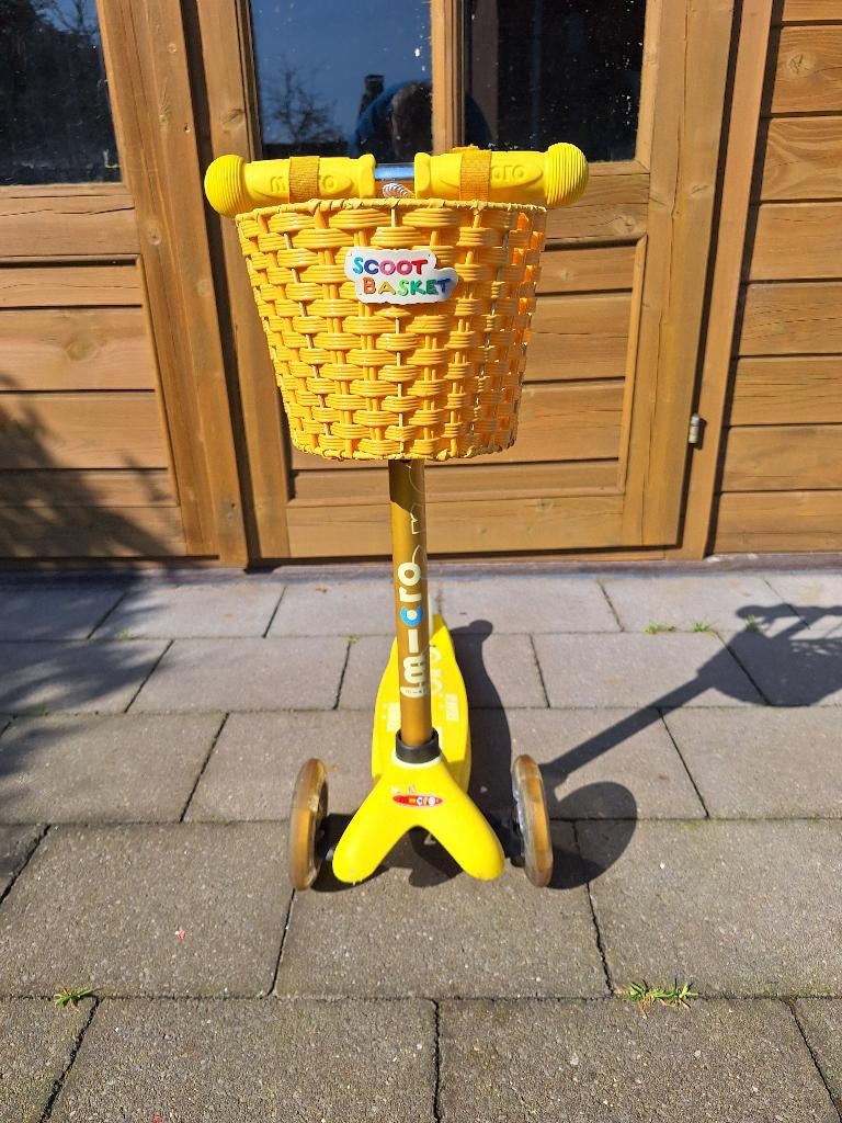 Mini Micro Step met mandje en bel, Ophalen, Zo goed als nieuw, Gewone step, Micro