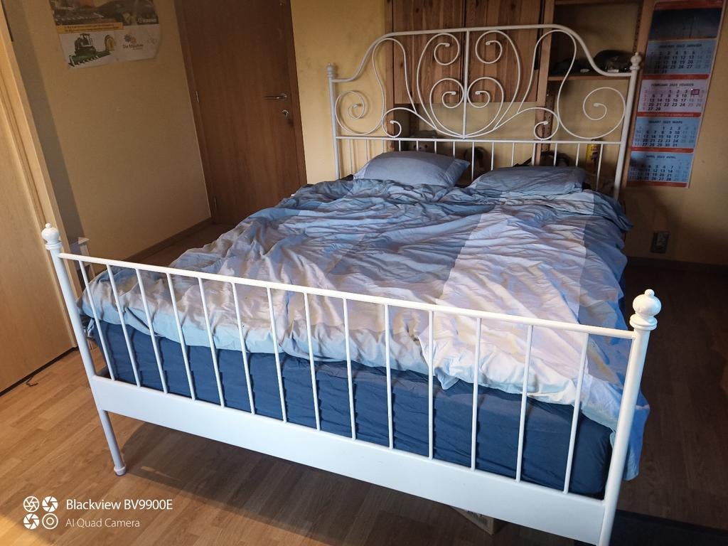 Lit Ikea Leirvik 160x200 avec 2 tables de chevet et sommier, Maison & Meubles, Enlèvement