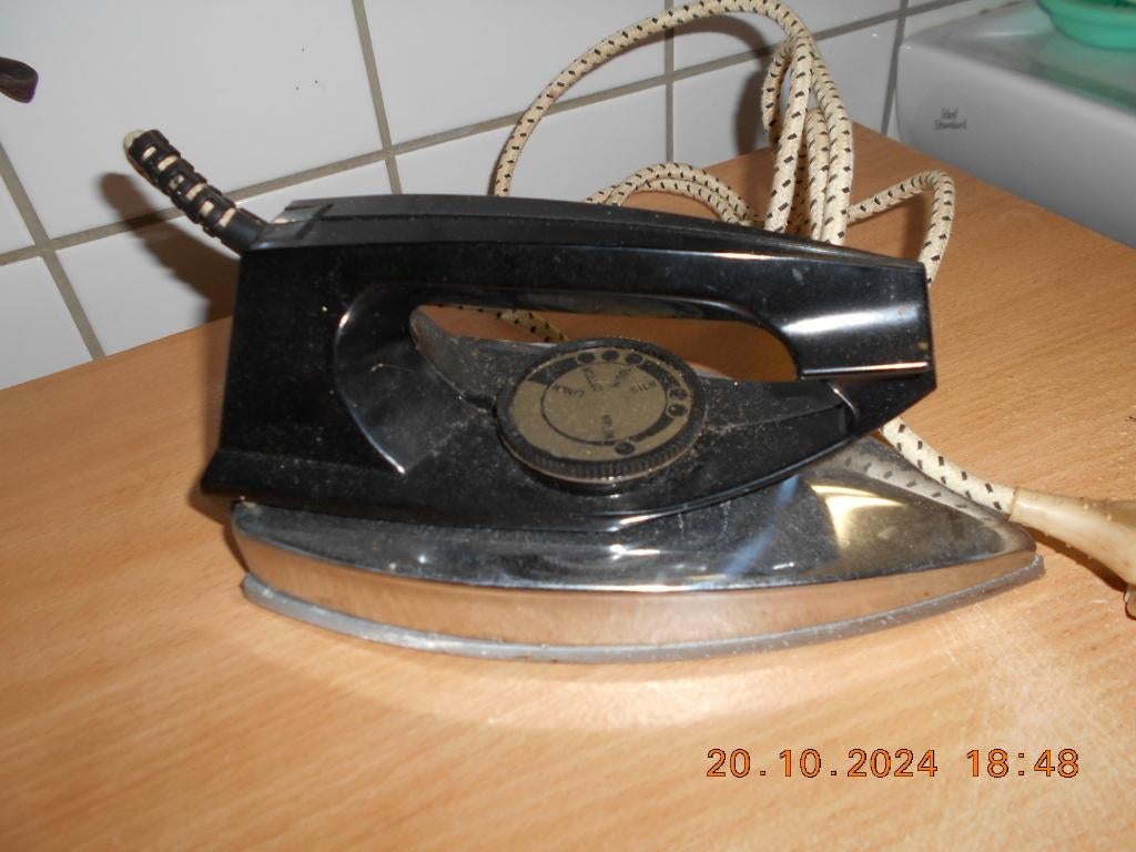 verschillende strijkijzers en strijkplank, Ophalen of Verzenden