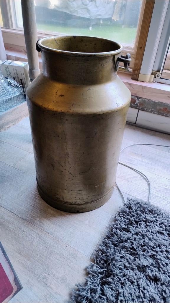 Oude melk kruik,, Enlèvement