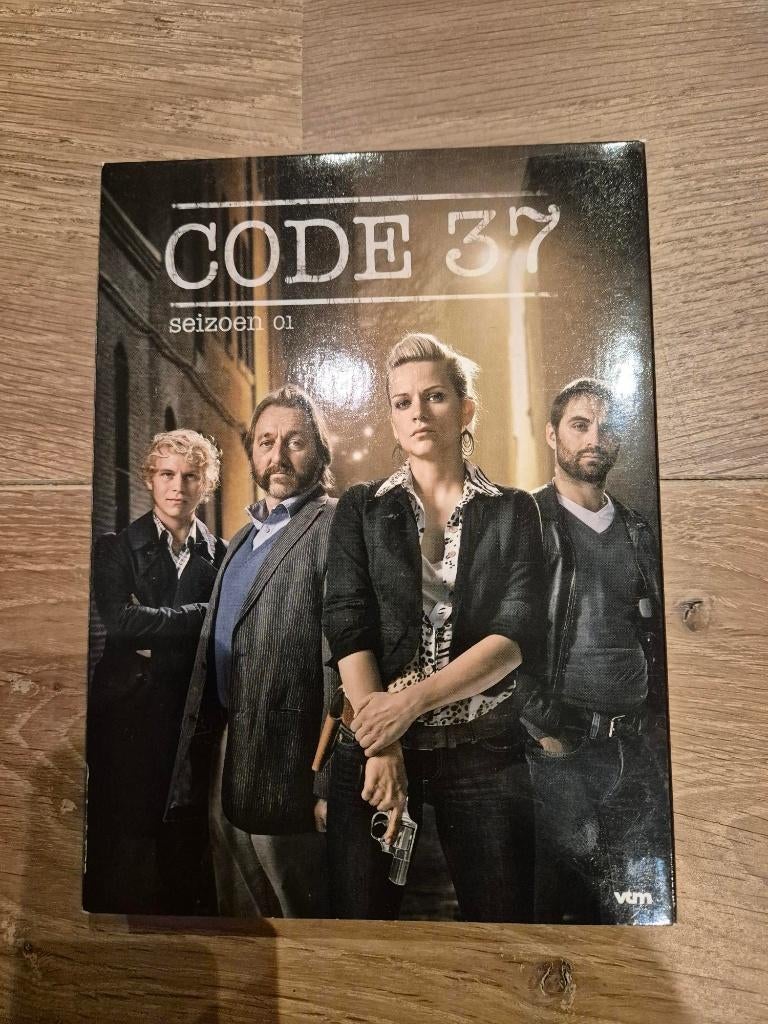 Code 37 Vlaamse politieserie (S1) DVD box, Alle leeftijden, Boxset, Ophalen of Verzenden, Zo goed als nieuw