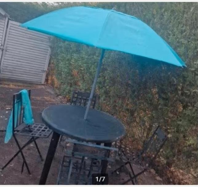 Tafel + stoelen + parasol, Chaise, Salons de jardin, Utilisé, Autres matériaux