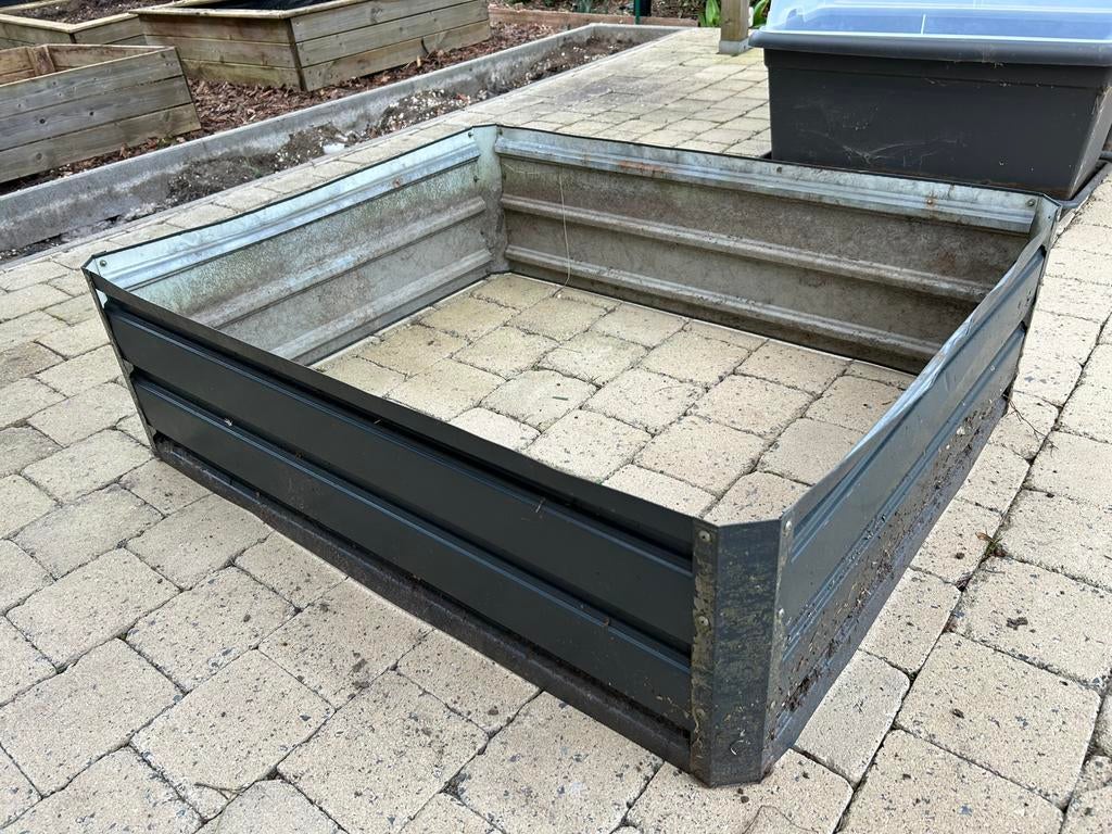 Bacs métalliques, Enlèvement, Comme neuf