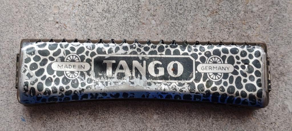 Harmonica Tango, Enlèvement