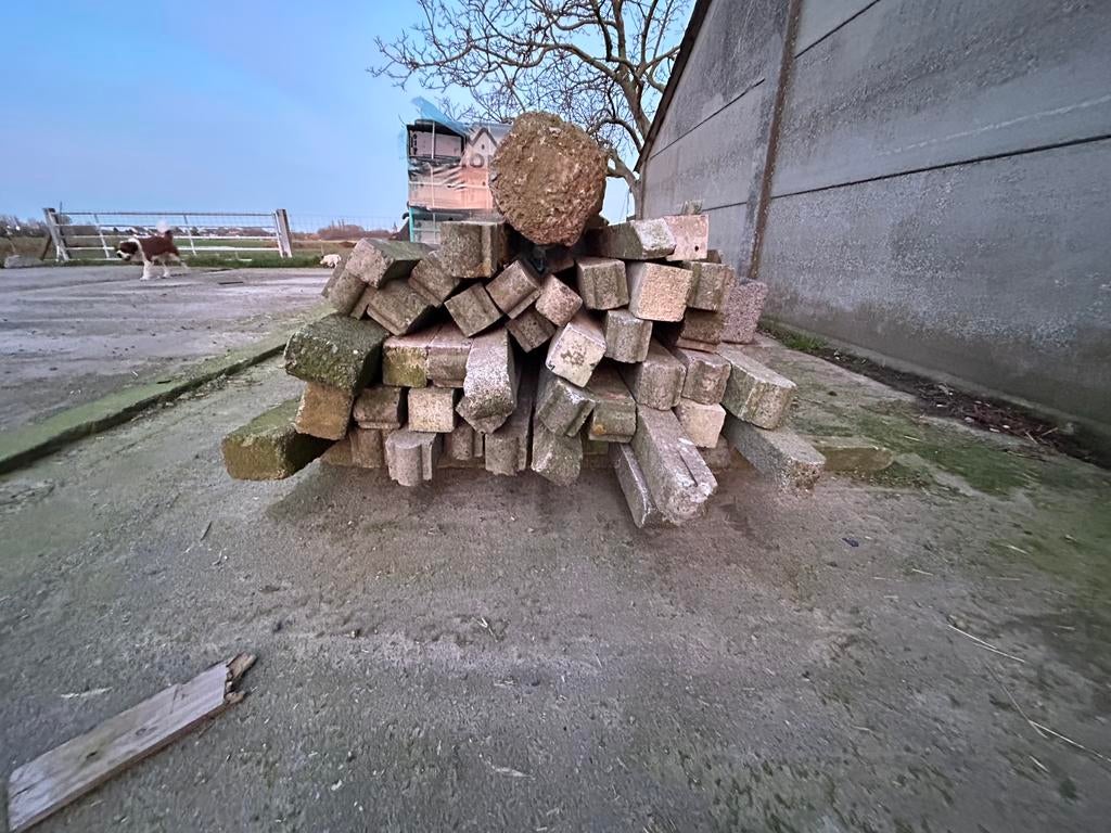 Poteau cloture en béton