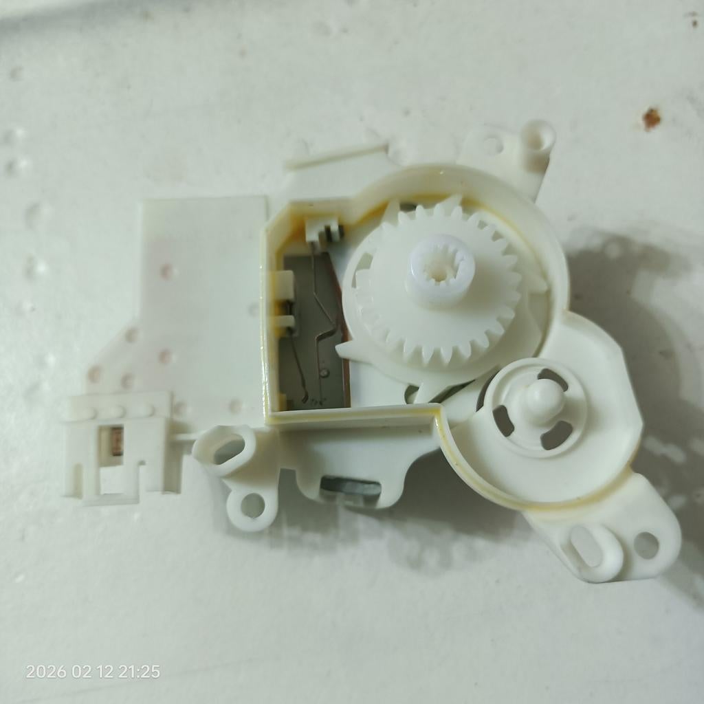 Moteur distribution d'eau pour Lave-vaisselle Bosch, Enlèvement