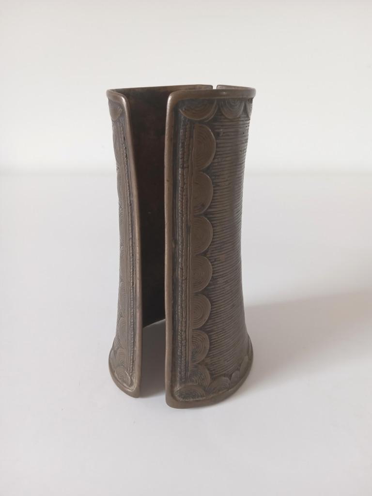 Manchette en cuivre du Cameroun (Afrique)., Antiquités & Art, Envoi