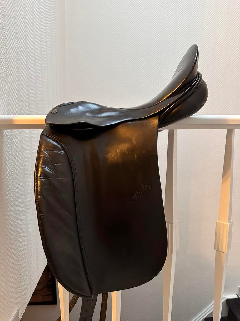 Dressuur zadel, Ophalen, Zo goed als nieuw, Dressuur