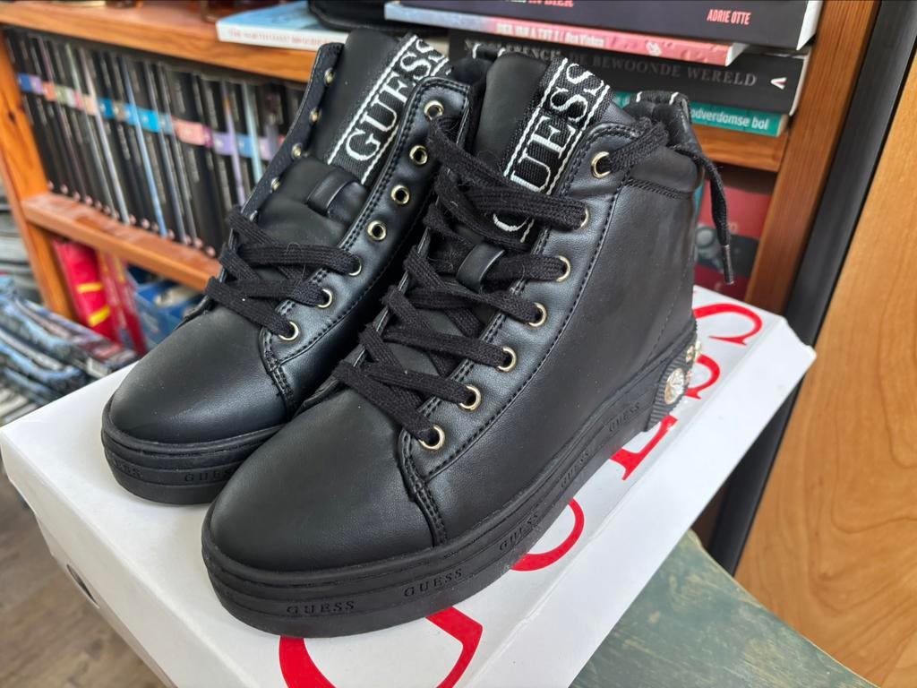 Guess Remmy sneakers maat 36 (35), Kleding | Dames, Schoenen, Ophalen of Verzenden, Zo goed als nieuw, Sneakers